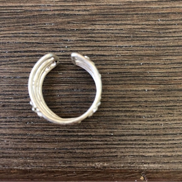 Sliver Metal Flower adjustable ring. - Picture 2 of 2